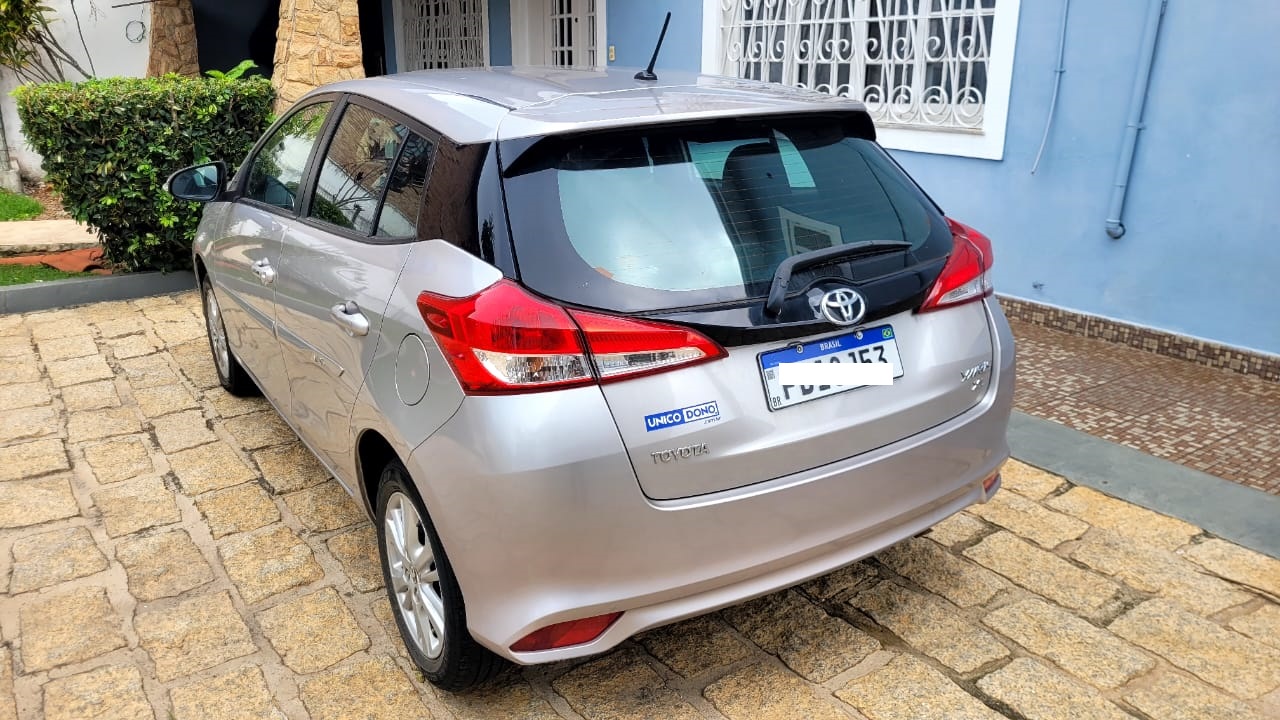 Toyota Yaris Hatch 1.3 Plus Automático