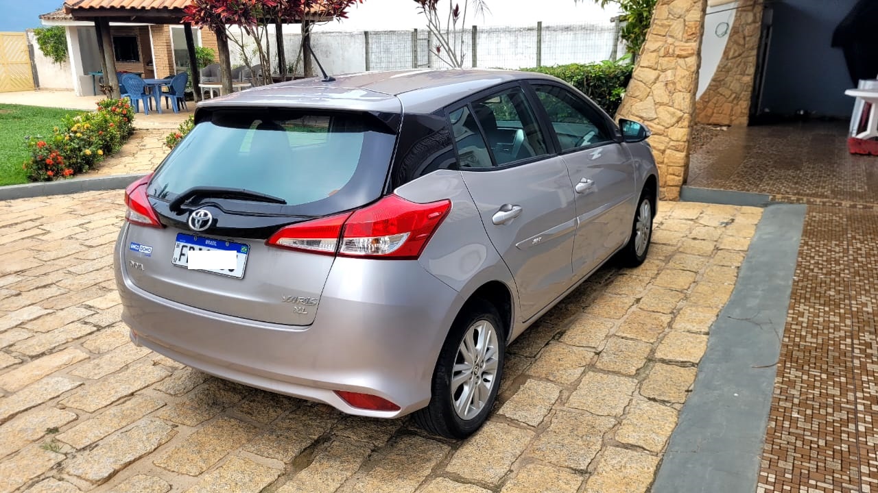 Toyota Yaris Hatch 1.3 Plus Automático
