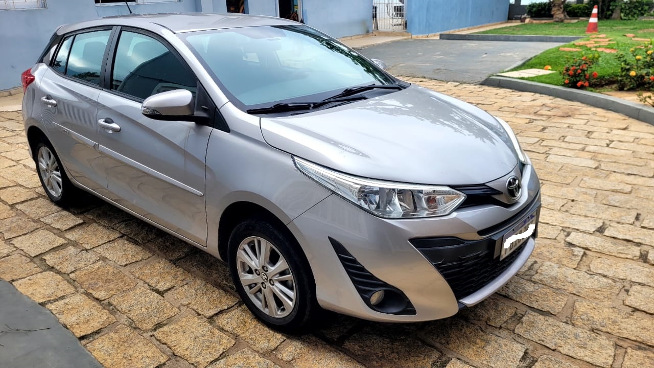 Toyota Yaris Hatch 1.3 Plus Automático