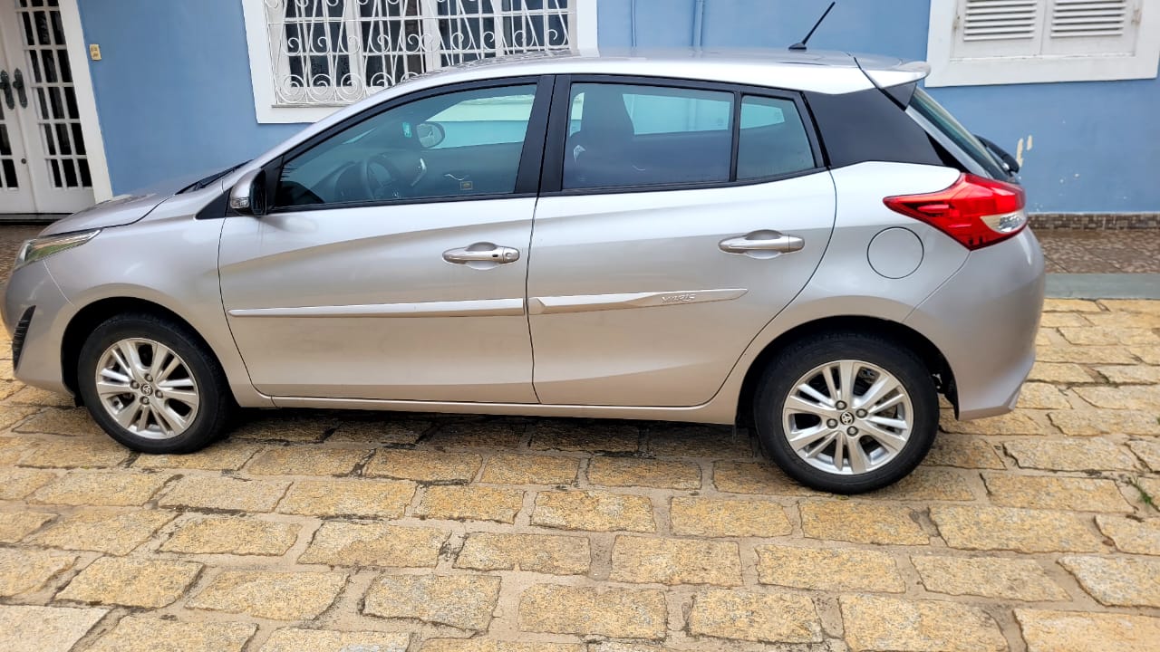 Toyota Yaris Hatch 1.3 Plus Automático