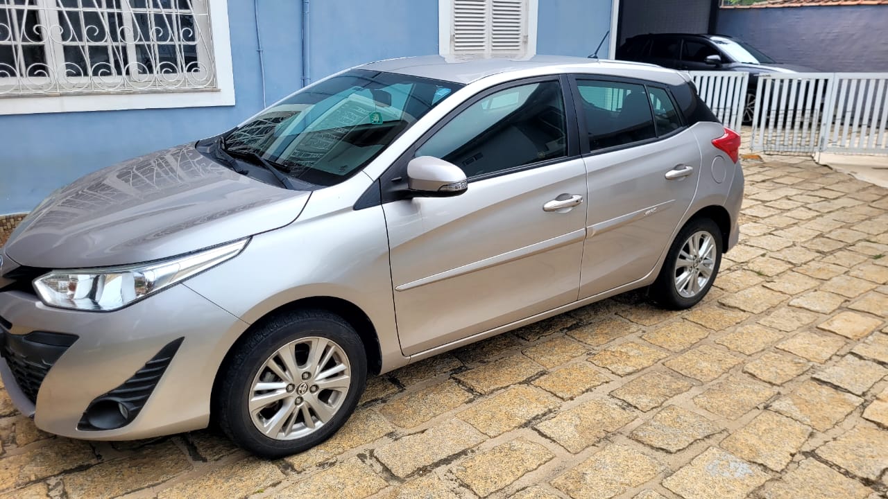 Toyota Yaris Hatch 1.3 Plus Automático