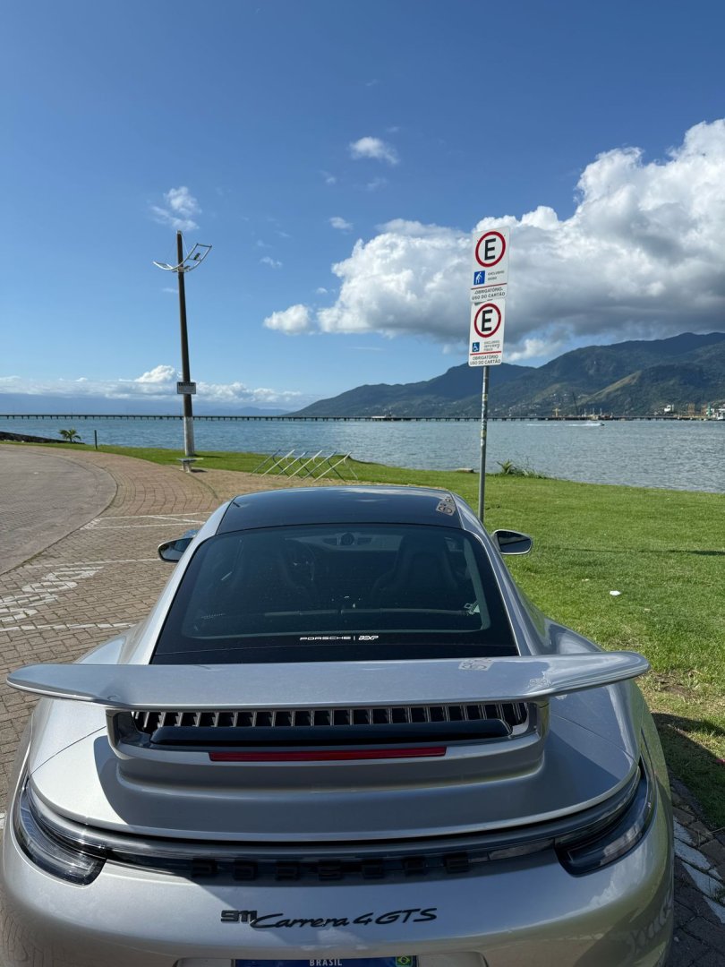 Porsche 911 992 4 GTS tração integral