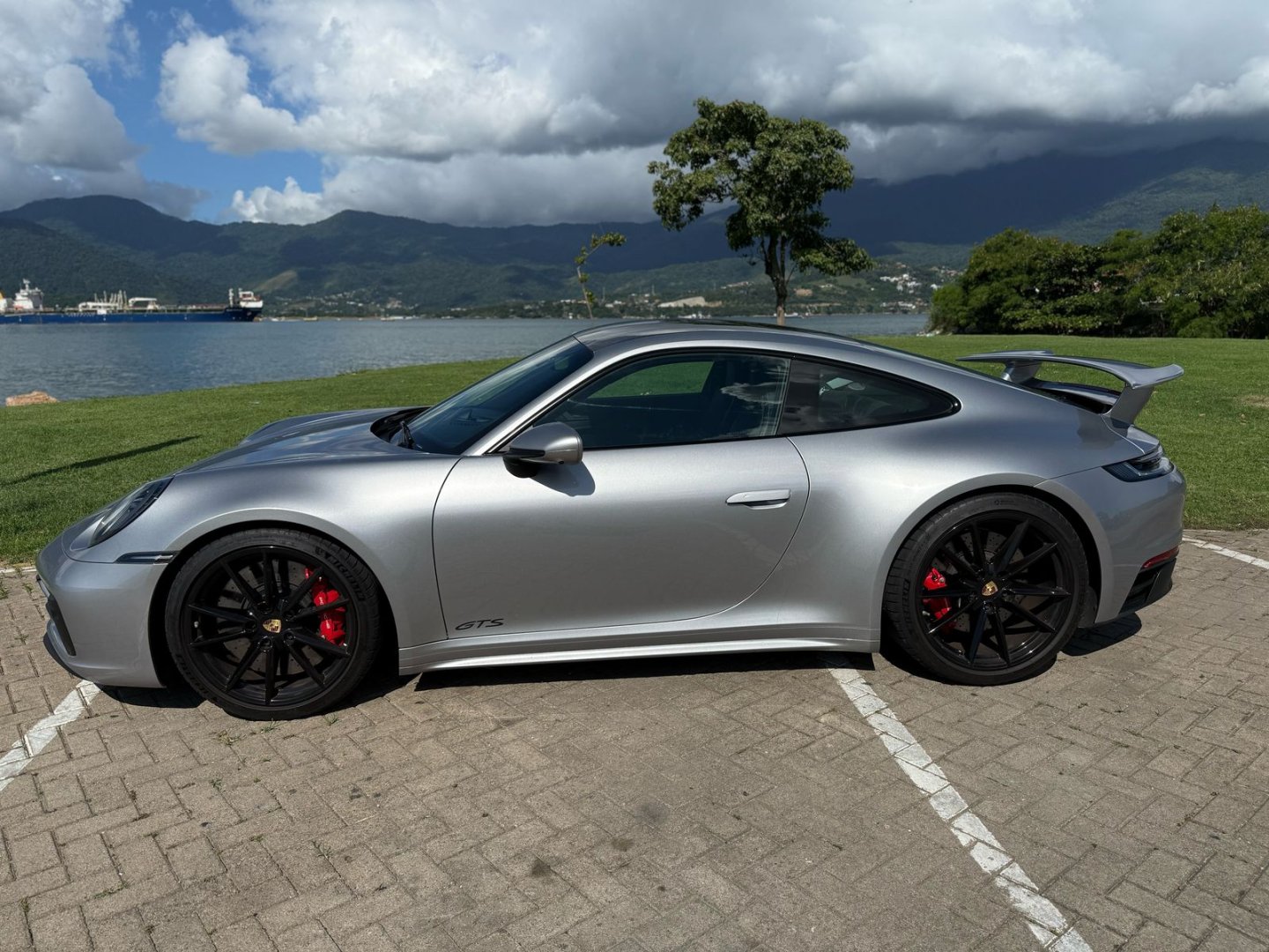 Porsche 911 992 4 GTS tração integral