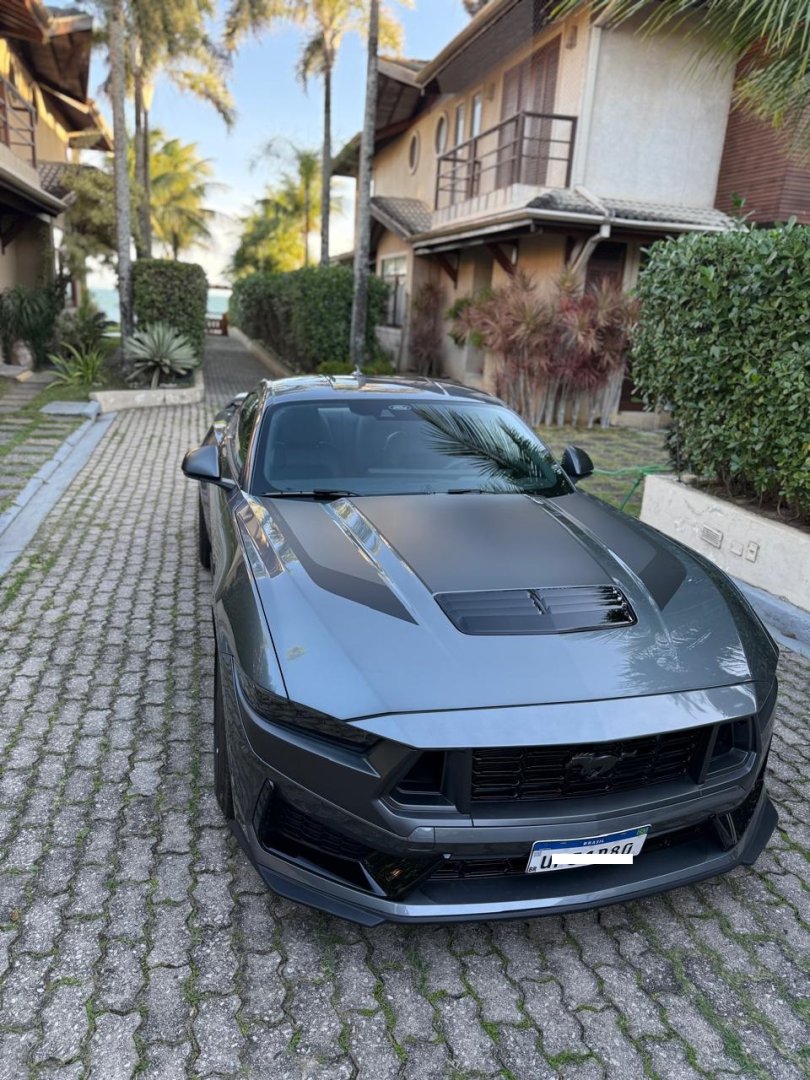 Mustang Dark Horse 2025 com 3.800 kms