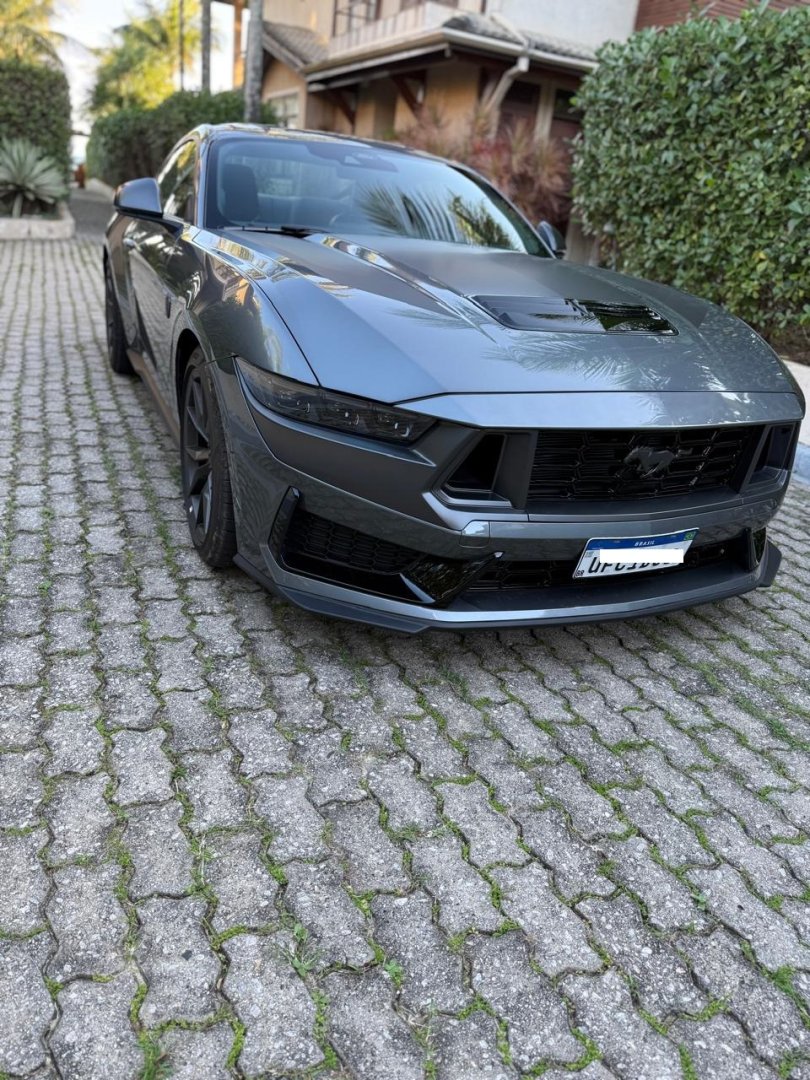 Mustang Dark Horse 2025 com 3.800 kms