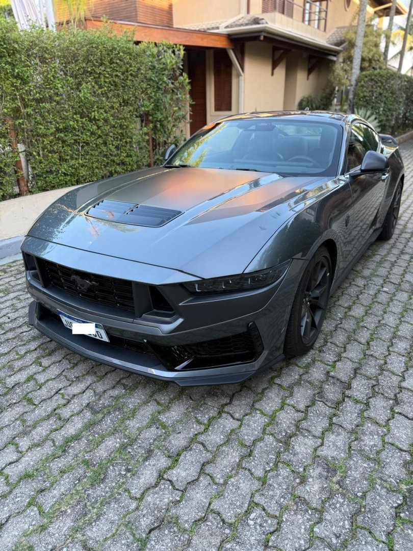 Mustang Dark Horse 2025 com 3.800 kms