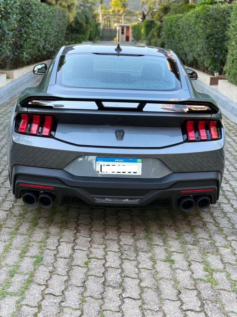 Mustang Dark Horse 2025 com 3.800 kms