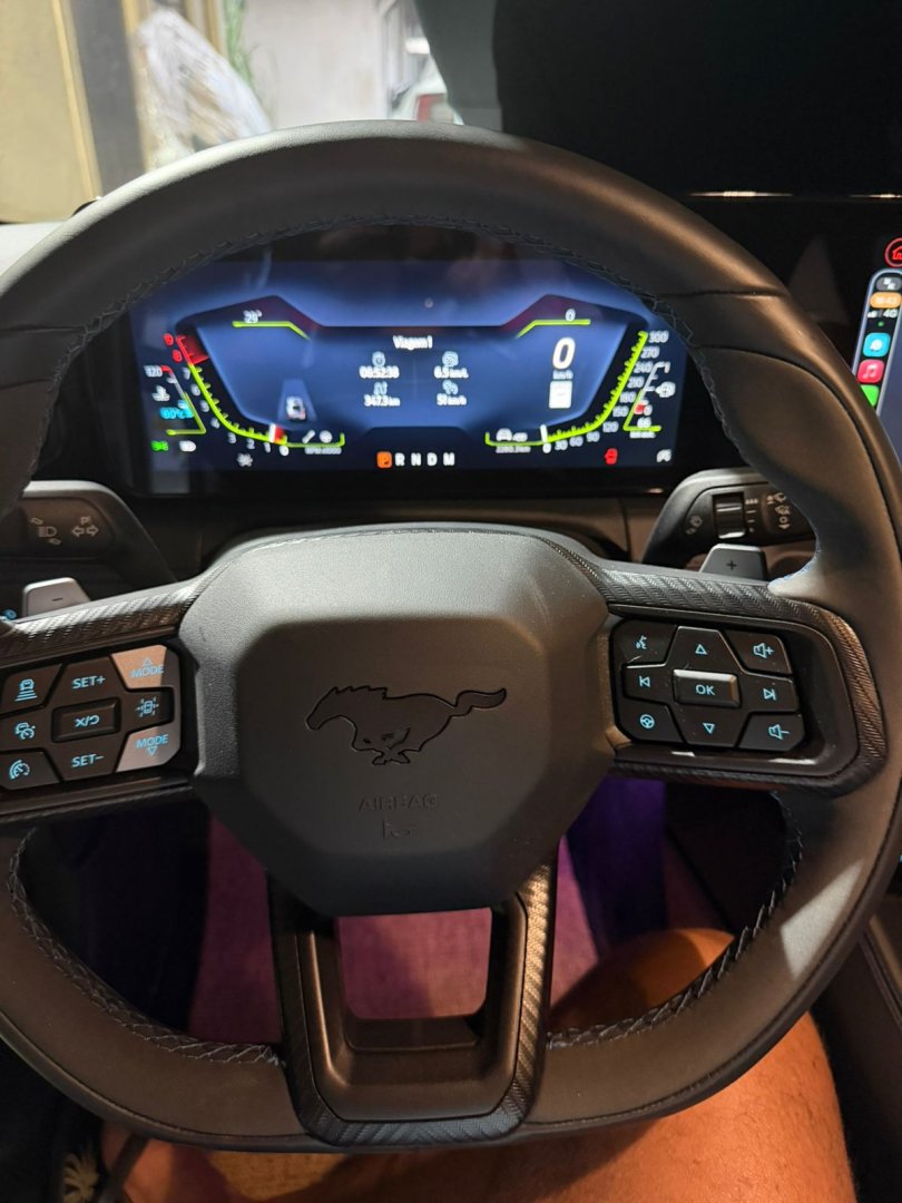 Mustang Dark Horse 2025 com 3.800 kms