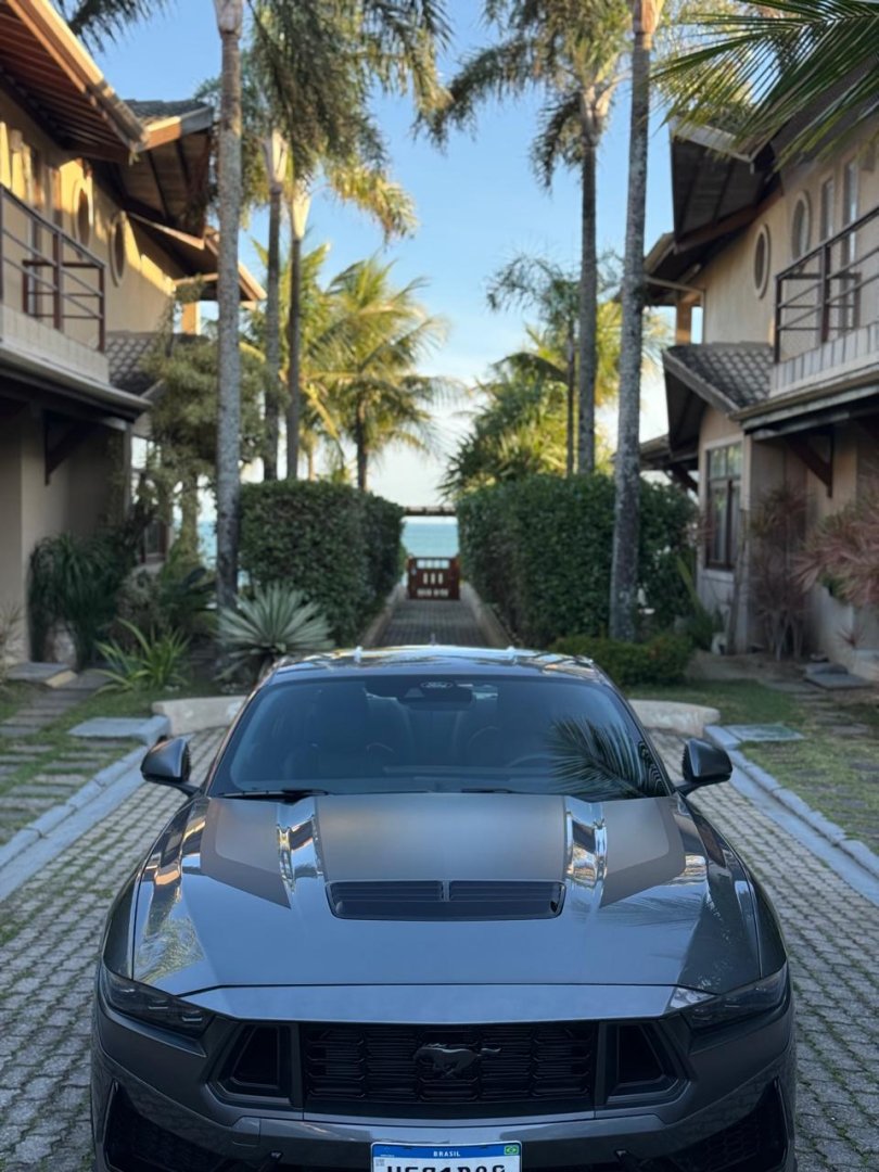 Mustang Dark Horse 2025 com 3.800 kms