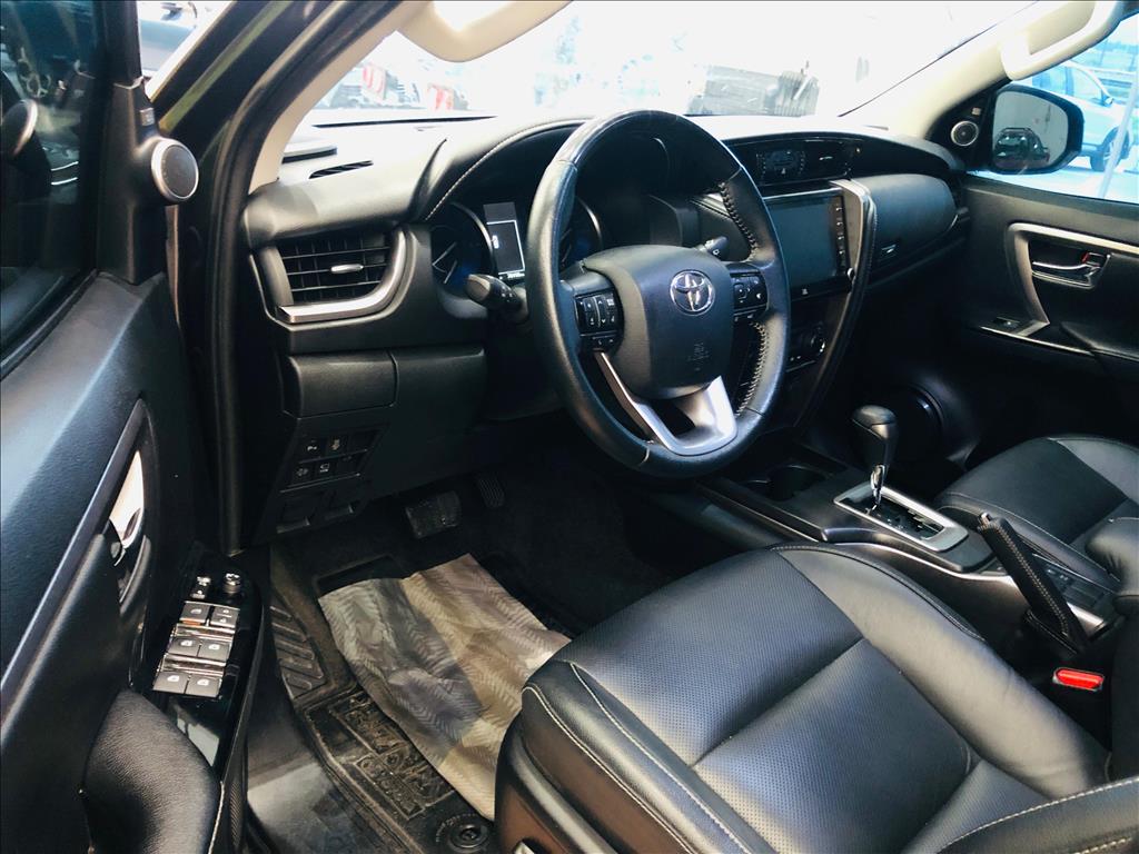 TOYOTA HILUX SW4 2022