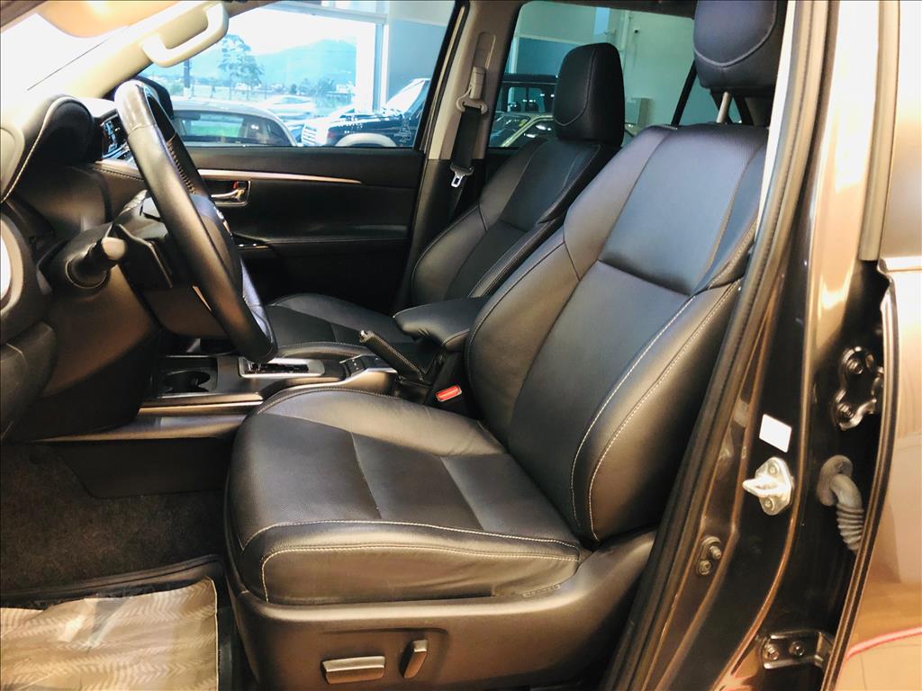 TOYOTA HILUX SW4 2022