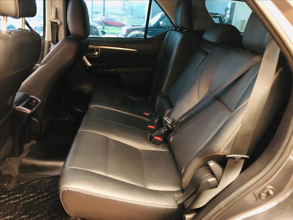 TOYOTA HILUX SW4 2022