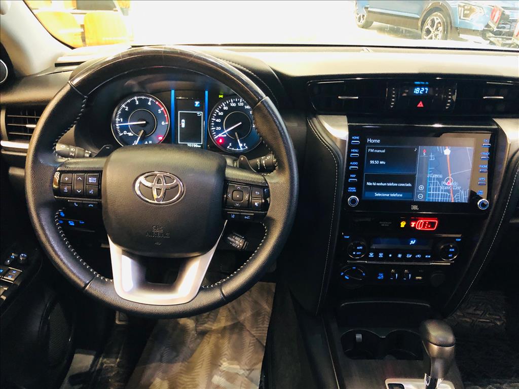 TOYOTA HILUX SW4 2022