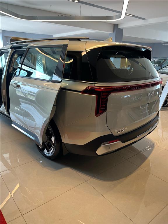 KIA CARNIVAL 2025